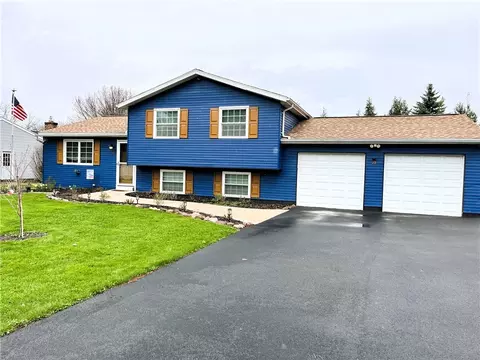 10 Flint Lock Cir, Chili, NY 14624