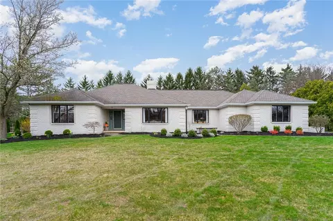 20 Merryhill Ln, Pittsford, NY 14534
