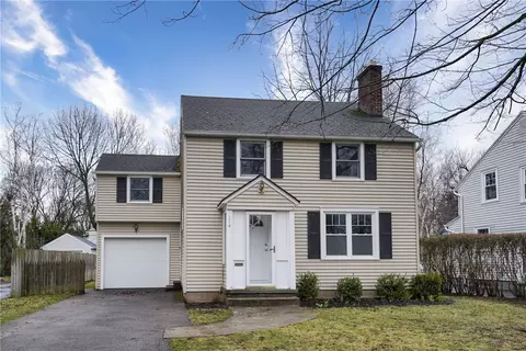 114 Hampshire Dr, Rochester, NY 14618