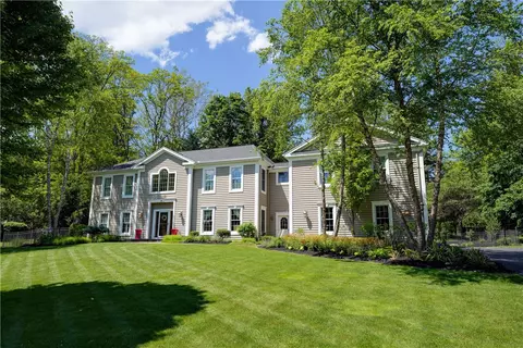 4 New England Dr, Rochester, NY 14618