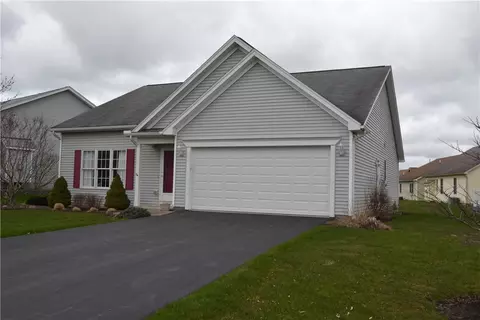 1333 Harwood Ln, Macedon, NY 14502