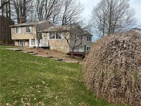 231 Peakview Dr, Henrietta, NY 14467
