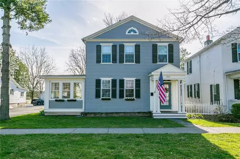 326 N Main St, Canandaigua, NY 14424