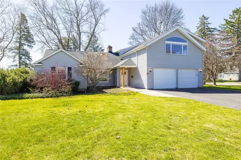 11 Esplanade Dr, Brighton, NY 14610