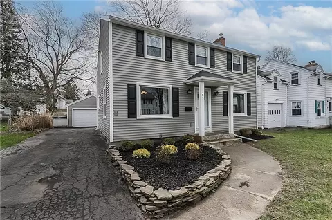 27 Catalpa Rd, Irondequoit, NY 14617