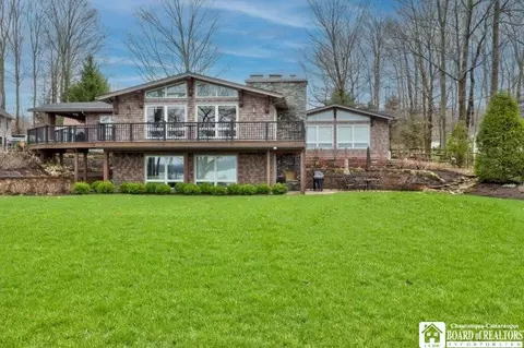 320 Lakeside Dr, Ellery, NY 14712