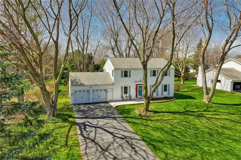 924 Little Pond Way, Webster, NY 14580