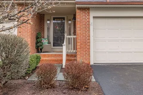 393 Spinnaker Ln, Webster, NY 14580