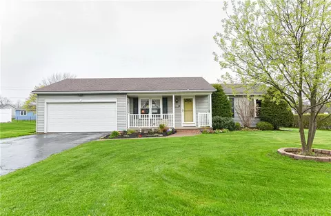 49 Squire Dale Ln, Greece, NY 14612