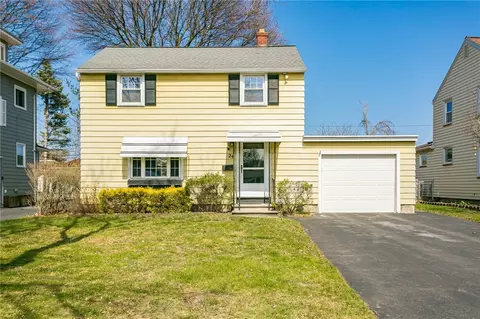 24 Vinton Rd, Irondequoit, NY 14622