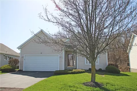 37 Foxtail Ln, Chili, NY 14514