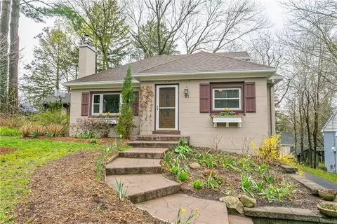 91 Astor Dr, Brighton, NY 14610