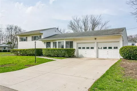 125 Colonnade Dr, Rochester, NY 14623