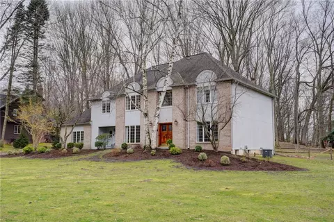 11 Lake Lacoma Dr, Perinton, NY 14534