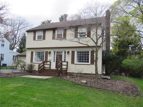 31 Rock Beach Rd, Irondequoit, NY 14617
