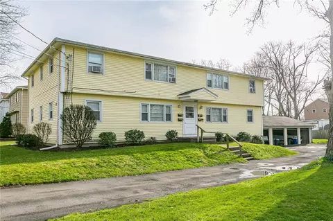 21 Elm St, Perinton, NY 14450