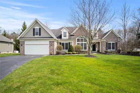 4 Wickerberry Ln, Greece, NY 14626