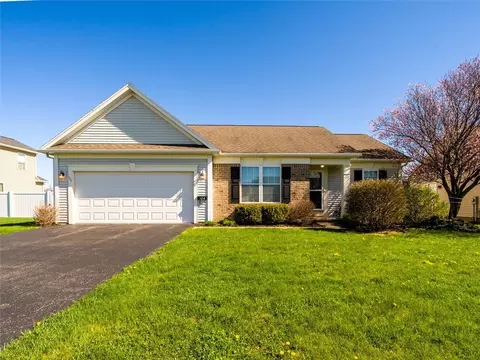 104 Sable Ridge Ln, Greece, NY 14612