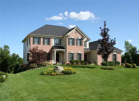 42 Delancey Ct, Pittsford, NY 14534