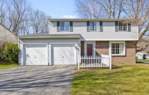 1571 Wakerobin Ct, Walworth, NY 14568