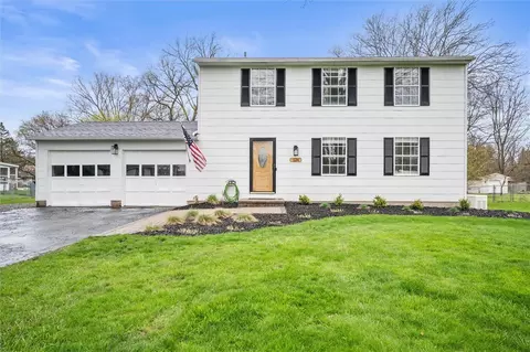 124 Stockton Ln, Rochester, NY 14625