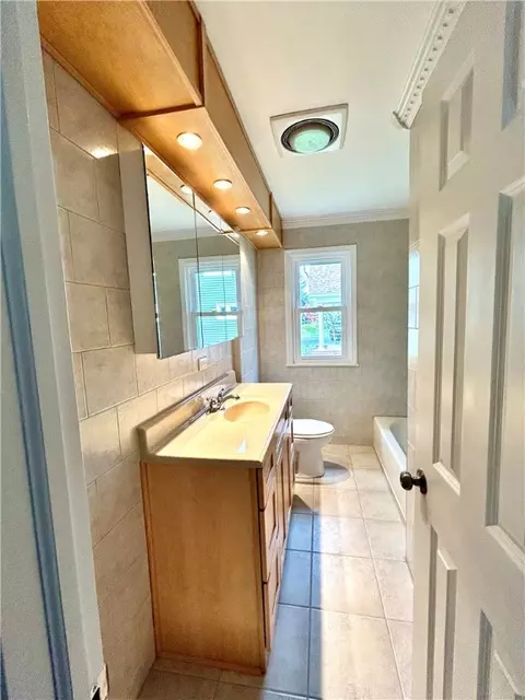 Bath - 3324 Culver Rd, Irondequoit, NY 14622 photo 3 of 4