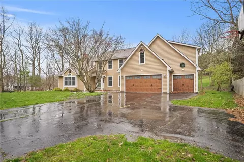 1 Foxboro Ln, Perinton, NY 14450