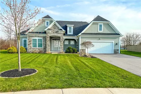 7 Joncarlo Ct, Parma, NY 14468