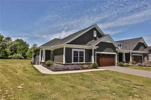 1385 Creeks Edge Dr, Webster, NY 14580