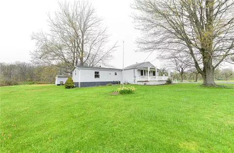 6129 Eddy Ridge Rd, Williamson, NY 14589 photo 2