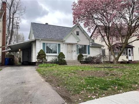 35 Banker Pl, Rochester, NY 14616