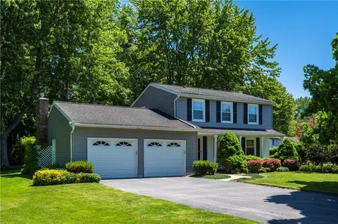 25 Saint Mark Dr, Rochester, NY 14606