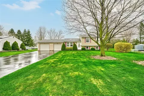 12 Donlin Dr, Ogden, NY 14624