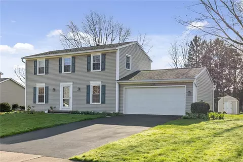 279 Applewood Dr, Greece, NY 14612