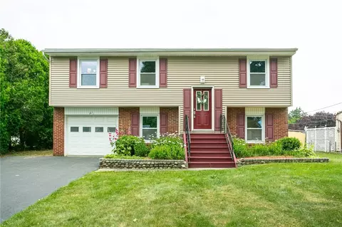 348 Alfonso Dr, Greece, NY 14626