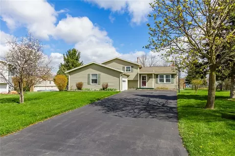 49 Dawn Valley Dr, Rochester, NY 14623