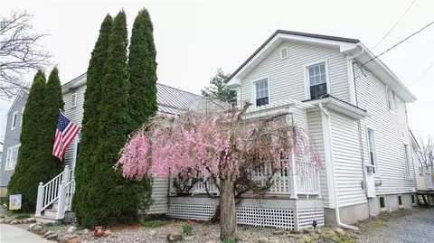 14 White St, Seneca Falls, NY 13148