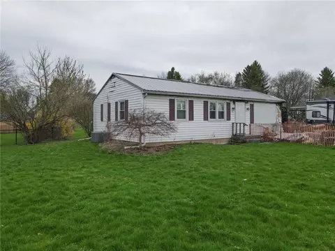 51 Kirkland Dr, Penfield, NY 14580