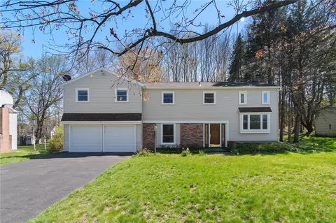 30 Sturbridge Ln, Pittsford, NY 14534