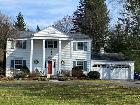 27 Santa Dr, Perinton, NY 14534
