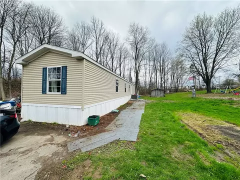 79 Lored Rd, Farmington, NY 14425