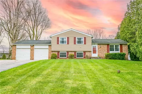 28 Flint Lock Cir, Chili, NY 14624