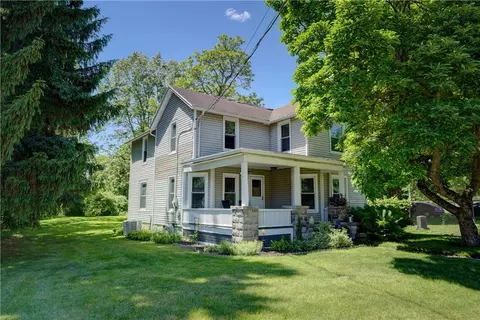 17 Hebron Ave, Shortsville, NY 14548