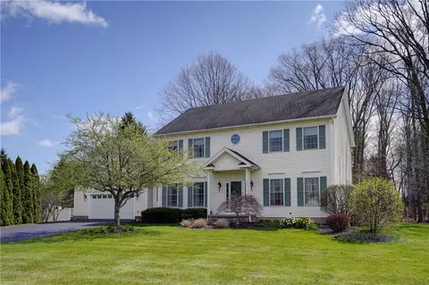 15 Cadence Ct, Penfield, NY 14526