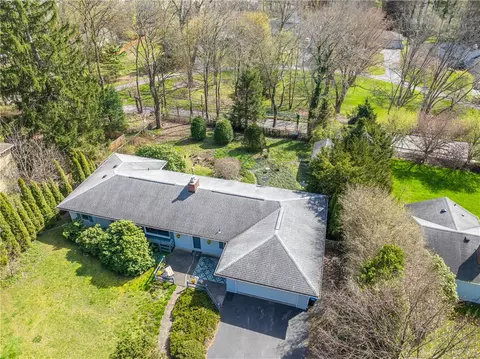 6 Winding Rd, Rochester, NY 14618