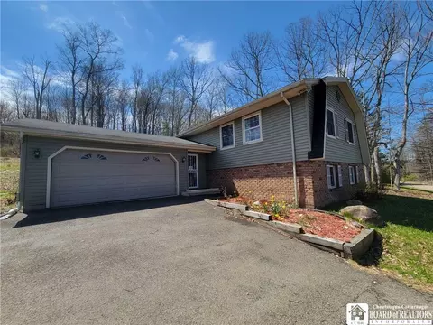 27 Mapleview Ave, Busti, NY 14750