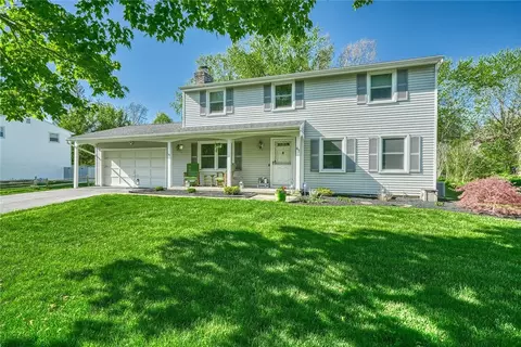 47 Squirrels Heath Rd, Perinton, NY 14450