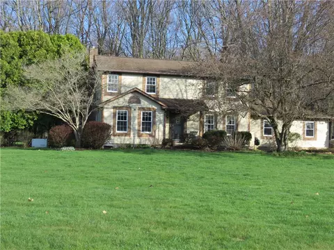 6 Maplegrove Dr, Ogden, NY 14428