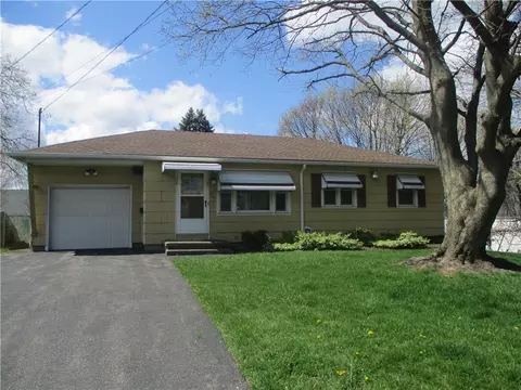 211 Bennett Ave, Irondequoit, NY 14609