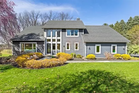 63 Partridge Hill Rd, Honeoye Falls, NY 14472